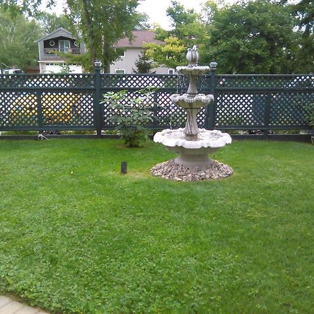 Point Pelee Lakeshore B&B Leamington Bagian luar foto