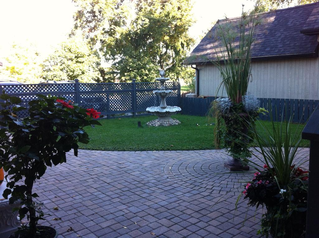 Point Pelee Lakeshore B&B Leamington Bagian luar foto