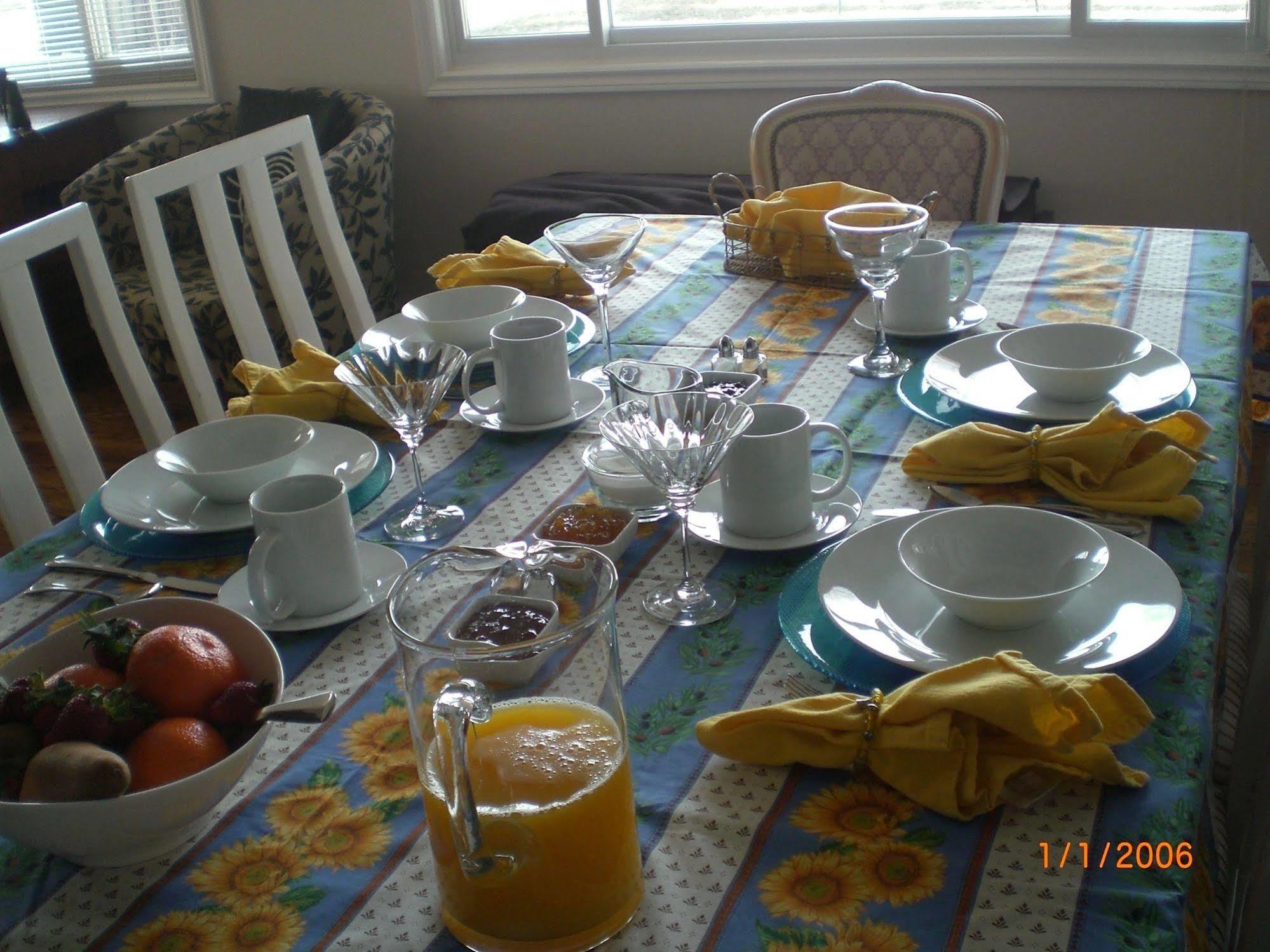 Point Pelee Lakeshore B&B Leamington Bagian luar foto