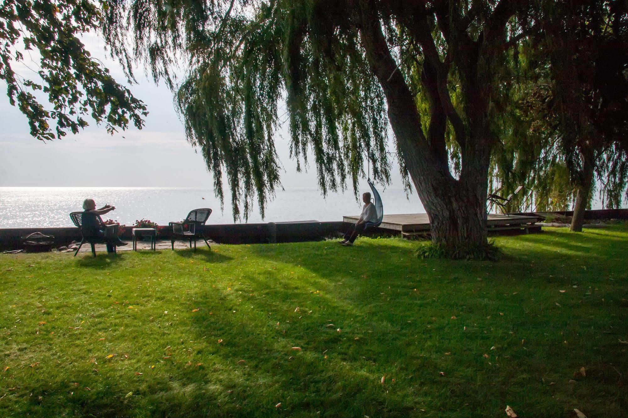 Point Pelee Lakeshore B&B Leamington Bagian luar foto